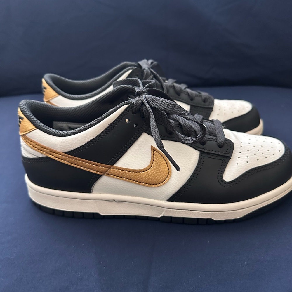 Nike Kids Sneakers Black White Gold